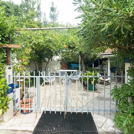 Ferienhaus Zeljko - With Garden